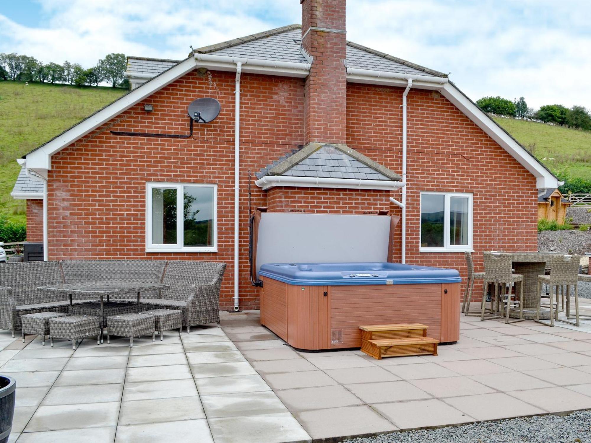 Castle View Villa Llanbadarn Fynydd Bagian luar foto