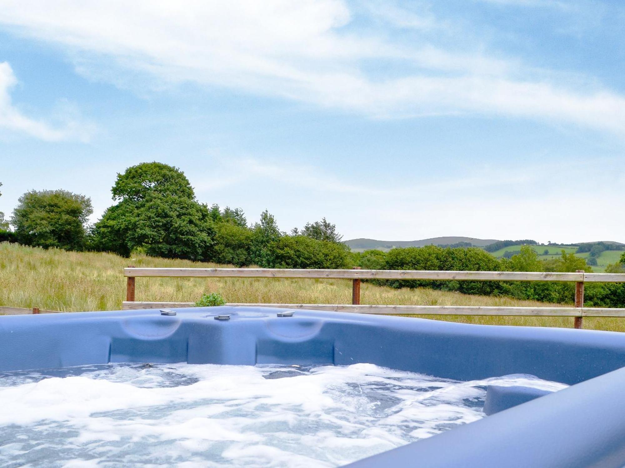 Castle View Villa Llanbadarn Fynydd Bagian luar foto